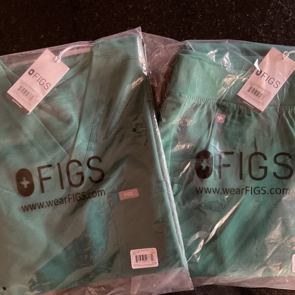 Brand New Figs Scrub Set - Picture 1 of 3